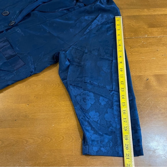 Vintage Victoria’s Secret Gold Label Blue Paisley Print Long Sleeve Button Robe - Picture 9 of 9